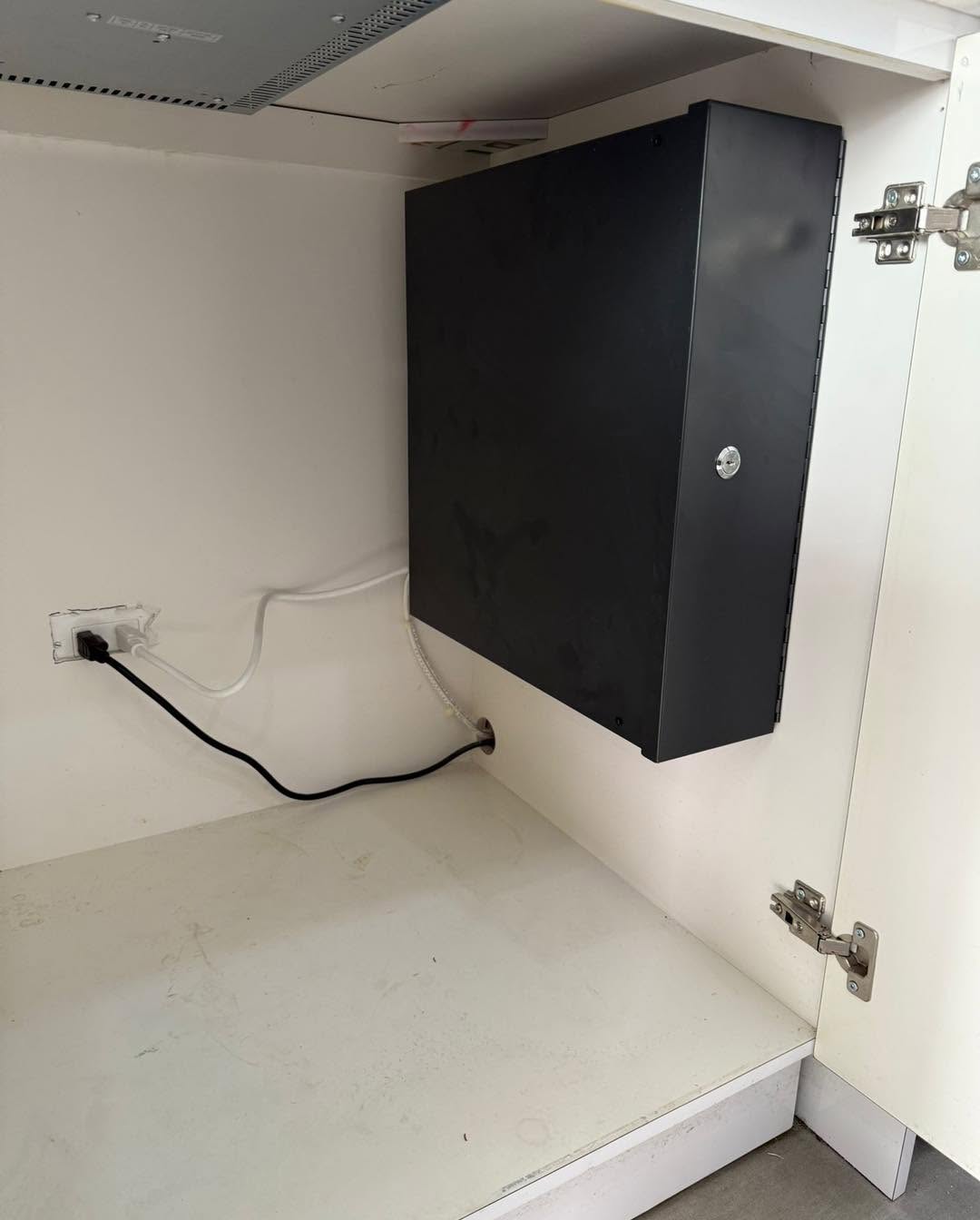 Grabador NVR instalado en gabinete por EJE Tecnología